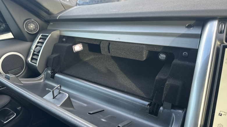 Land Rover Discovery 3.0 D300 Dynamic HSE 5dr Auto Diesel Station Wagon